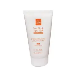 کرم ضد آفتاب با SPF50 رنگی بژ طبیعی مناسب پوست خشک و نرمال حجم 50 میل تگودر