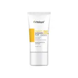 ضد آفتاب فلوئیدی با SPF50 بی رنگ حاوی ویتامین سی مناسب انواع پوست حجم 50 میل ویتالیر