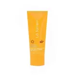کرم ضد آفتاب و ضد لک با SPF50 بی رنگ مناسب پوست چرب حجم 40 میل لافارر