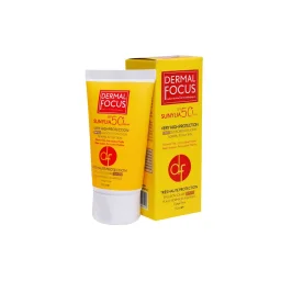 امولسیون ضد‌آفتاب SPF50 مناسب پوست‌های نرمال تا چرب بژ روشن حجم 50 میل درمال فوکس