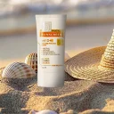کرم ضدآفتاب SPF50+ سان سلوشن فاقد چربی بی رنگ حجم 40 میل مای فارما