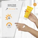 ضد آفتاب فلوئیدی با SPF50 بی رنگ مناسب پوست چرب و مختلط حجم 40 میل اسکین وان