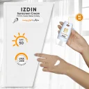 کرم ضد آفتاب با SPF50 بی رنگ مدل Fusion Water مناسب انواع پوست حجم 50 میل ایزدین