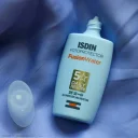 کرم ضد آفتاب با SPF50 بی رنگ مدل Fusion Water مناسب انواع پوست حجم 50 میل ایزدین