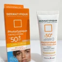 کرم ضد آفتاب با SPF50 رنگی نچرال بژ مدل فتوتیپیک مناسب پوست خشک حجم 50 میل درماتیپیک