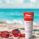 کرم ضد آفتاب با SPF50 رنگی بژ روشن مناسب انواع پوست حجم 40 میل درماگور