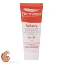 کرم ضد آفتاب با SPF50 رنگی بژ روشن مناسب انواع پوست حجم 40 میل درماگور