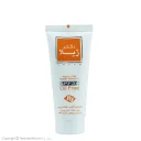 کرم ضد آفتاب با SPF30 بی رنگ مناسب پوست چرب و مختلط حجم 30 میل دکتر ژیلا
