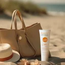 کرم ضد آفتاب با SPF95 بی رنگ مناسب انواع پوست حجم 50 میل دکتر ژیلا