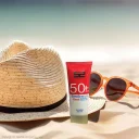 کرم ضد آفتاب فلوئیدی با SPF50 بی رنگ مناسب انواع پوست حجم 50 میل ساین اسکین