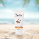 کرم ضد آفتاب با SPF50 بی رنگ بدون چربی حجم 50 میل مدیسان