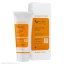 کرم ضد آفتاب با SPF50 بی رنگ مخصوص پوست خشک و نرمال حجم 40 میل وچه