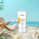 ضد آفتاب فلوئیدی با SPF50 رنگی بژ روشن حاوی ویتامین سی مناسب انواع پوست حجم 50 میل ویتالیر