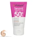 کرم ضد آفتاب با SPF50 رنگی نچرال بژ مدل Sensivit مناسب پوست حساس حجم 40 میل ویتالیر