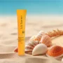 کرم ضد آفتاب دور چشم با SPF30 حجم 15 میل لافارر